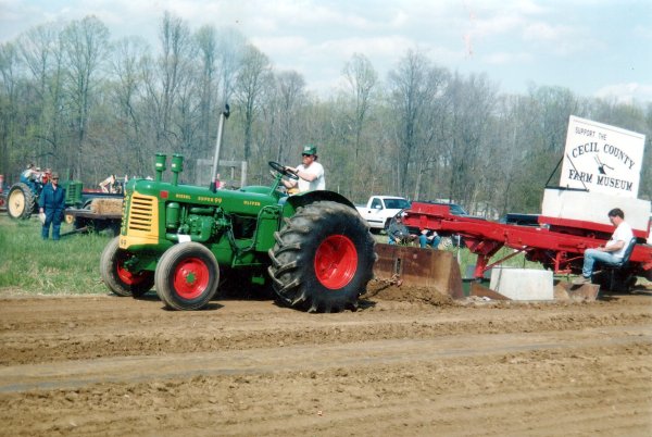 Oliver Super 99 at a tractor pull